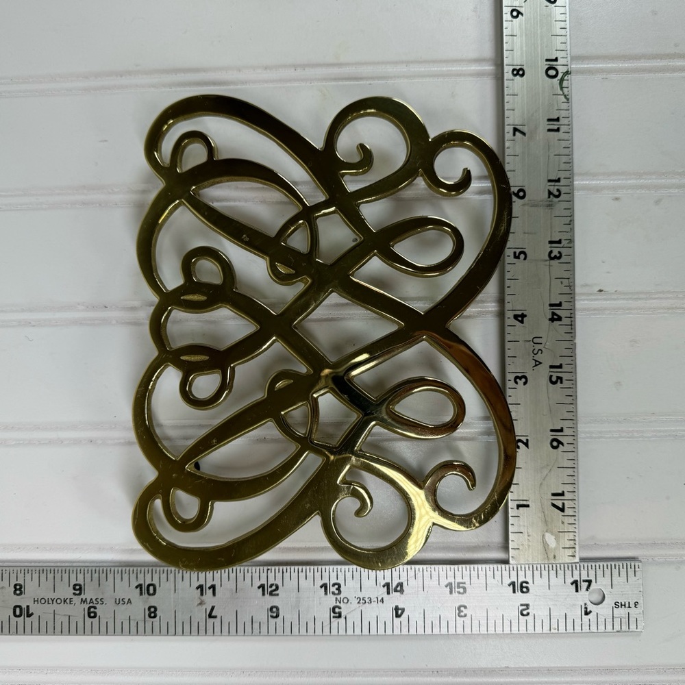 Vintage Colonial Williams Foundation brass trivit
